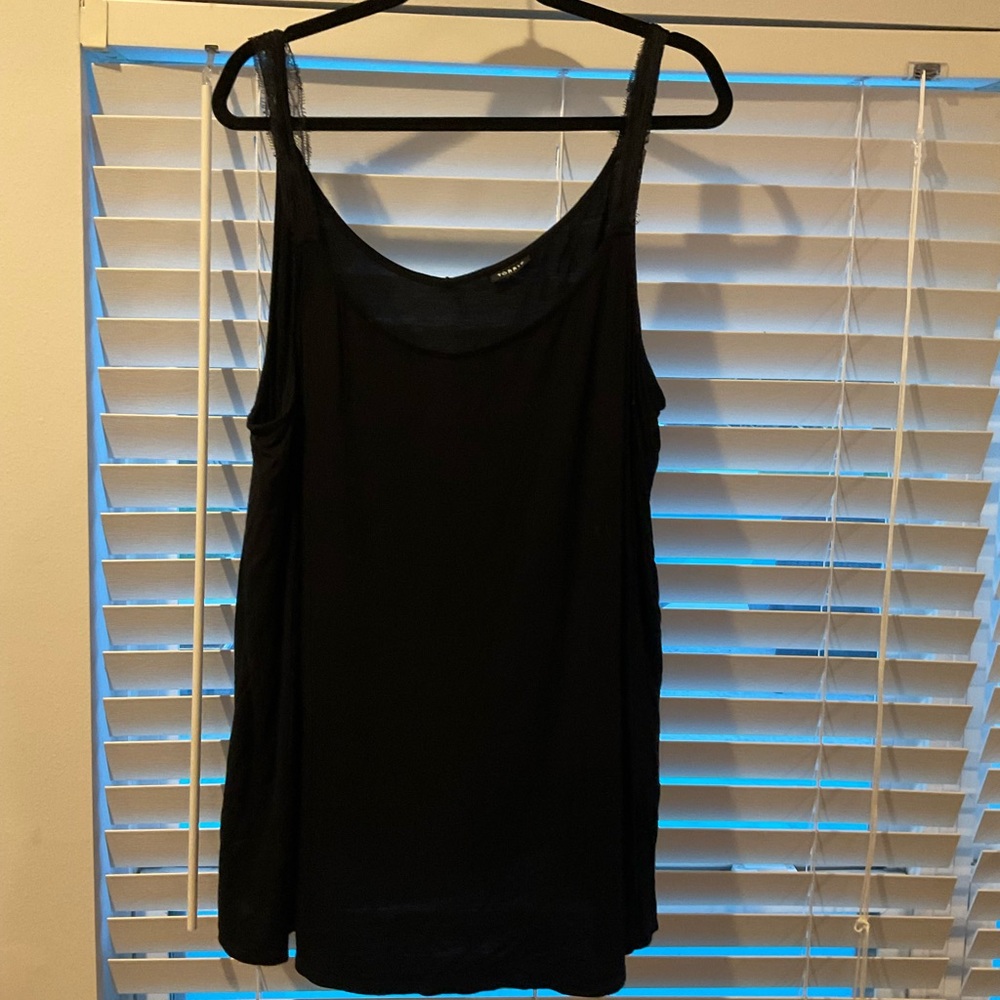 Black Sleeveless Scoop Neck Tank